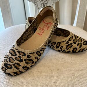 Leopard Print Canvas flat shoes, Sz 6